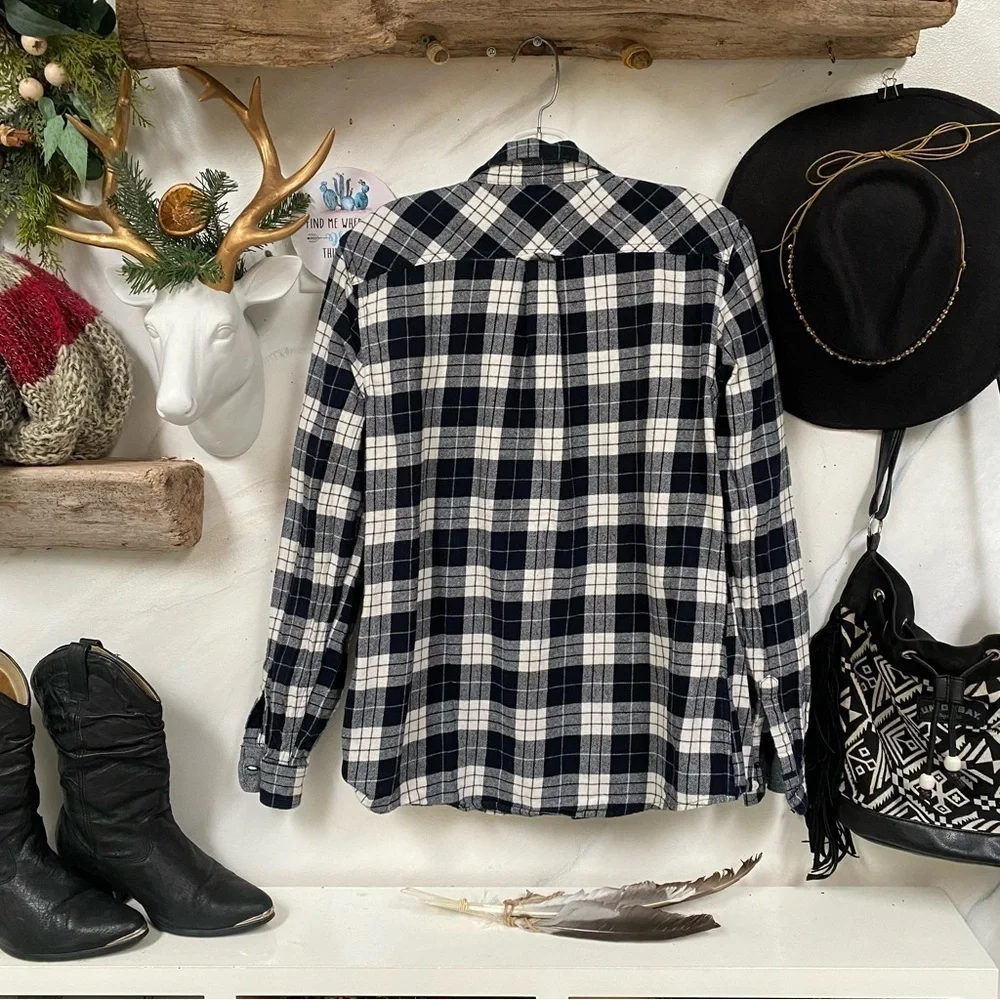 Western plaid flannel shirt w cabin cottage core resort country vibe - Picture 9 of 14